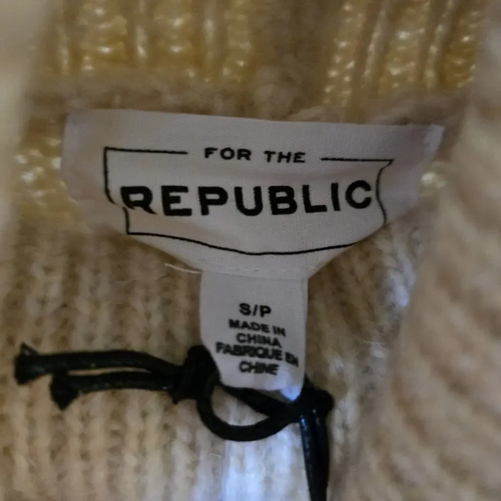 For The Republic Chunky Turtleneck Sweater Sm Yellow Beige Heather Alpaca Blend‎